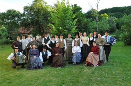 10. let Folklorne skupine Plamen